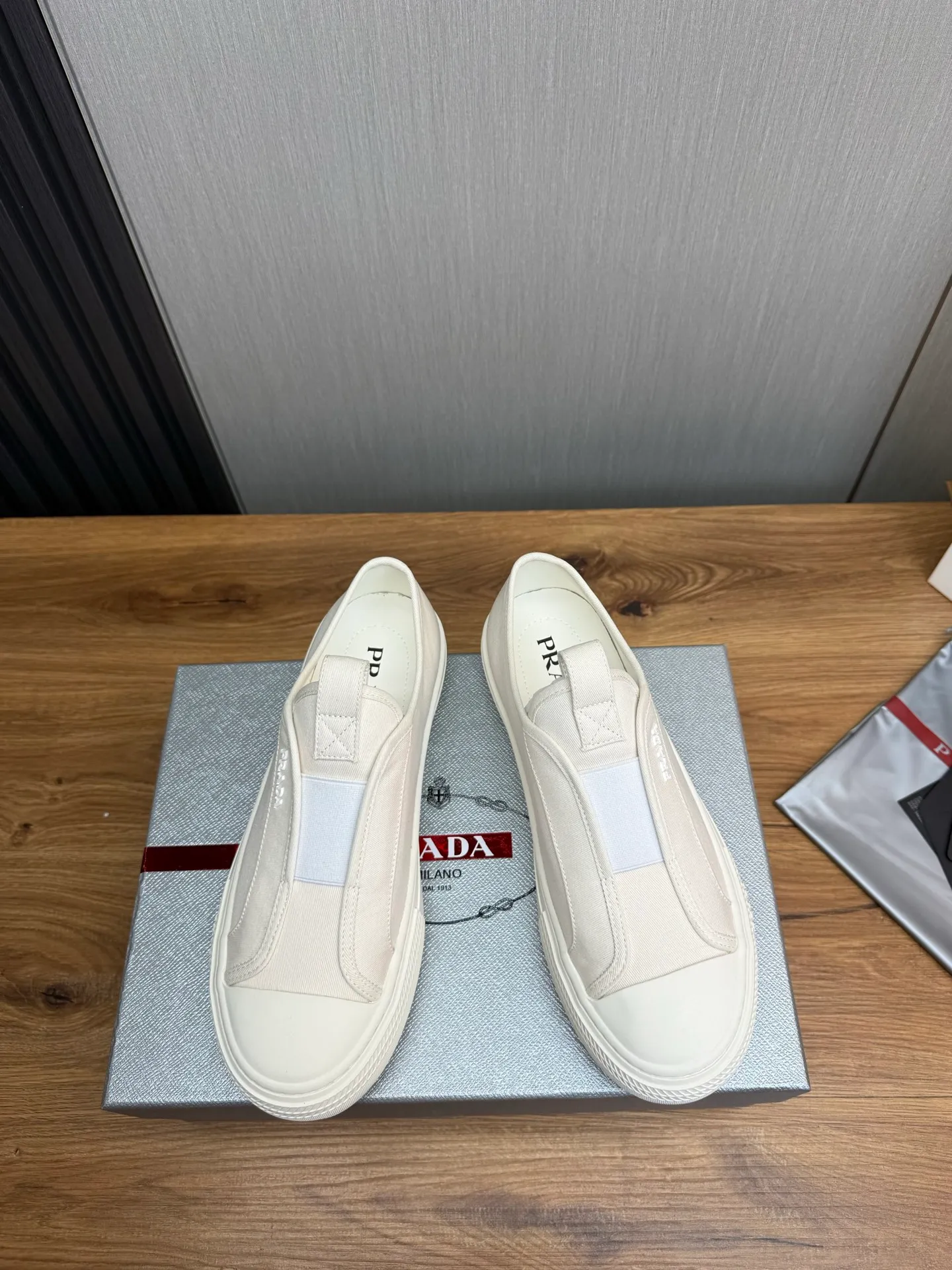 Men's shoes 560💰 [PRADA] Popular canvas shoes in the men's shoe counter, synchronized with the official website, 1 high-quality shipment ✔️Original canvas + cowhide lining, 1🆚1 replica, original sole, 38-45 (45 customized, non-refundable)